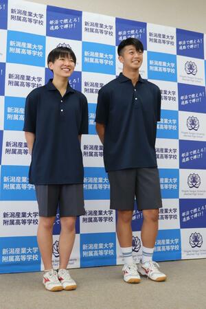 新潟産業大付属高が導入するハーフパンツの制服=柏崎市安田