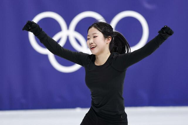 公式練習で調整する中井亜美＝ミラノ（共同）