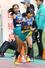県中学駅伝女子 優勝した十日町南 3区田村爽(左)が4区樋口琳(右)にたすきを渡す=デンカビッグスワン