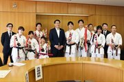 極真空手の全国大会で入賞！新潟市内の選手9人が中原八一市長に喜び報告、さらなる飛躍誓う