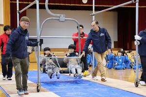 リフトの安全な乗り方を学んだ講習会＝１０日、長岡市四郎丸１