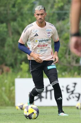 京都戦に向けて調整するDF舞行龍ジェームズ=聖籠町