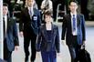 皇居での任命式と認証式のため、首相官邸を出る高市首相=21日