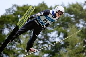 男子成年で2位となった内藤智文の1回目の飛躍=アリオンテック蔵王シャンツェ