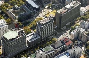 兵庫県庁。右奥から、本庁舎1号館、2号館、議場棟、3号館=神戸市中央区