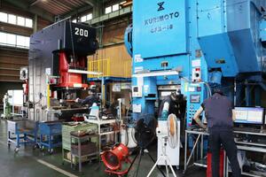 遠藤製作所の医療機器・航空機部品の製造現場=燕市