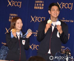 記者からの禁断質問に苦笑いを浮かべた（左から）三浦璃来、木原龍一 （C）ORICON NewS inc.
