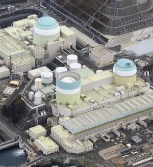 四国電力伊方原発1号機(手前)、右は2号機、上は3号機=2023年12月、愛媛県伊方町