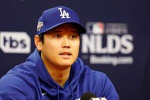 地区シリーズを前に記者会見するドジャース・大谷=フィラデルフィア(共同)