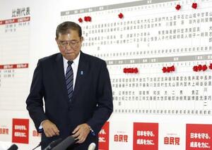 2024年10月、衆院選でメディアのインタビューに臨む自民党総裁の石破首相=東京・永田町の党本部