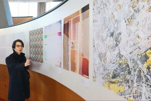 福島諭さんがさまざまな作家とコラボした作品が並ぶ企画展「ザ　サイト　オブ　クライン」＝新潟市北区前新田乙の水の駅「ビュー福島潟」