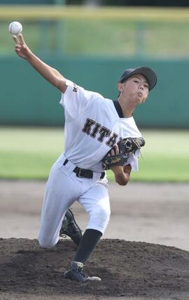 北村上中条－新潟工業　北村上中条の先発渡邉優斗＝新発田市五十公野