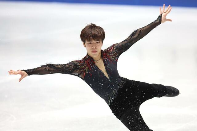 男子フリー　演技する佐藤駿＝国立代々木競技場