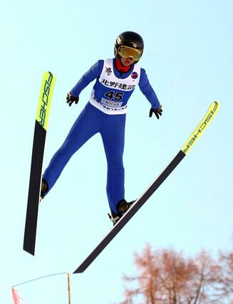 男子ジャンプ　８位入賞の南雲蒼空（塩沢）の１回目＝長野県野沢温泉村