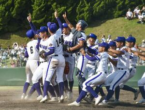 全国高校野球選手権大会の出場を決めた秋田の金足農=秋田市