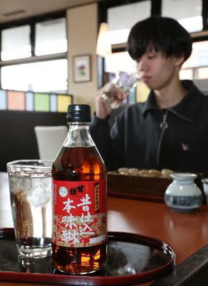 そばつゆに使うみりんのアルコールメニューを販売する越後十日町小嶋屋=新潟市中央区