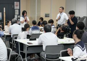 小中学生がスマートフォンを適切に使うためのルールを考えた検討会=妙高市総合体育館
