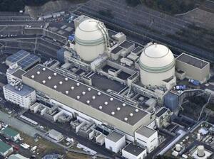 関西電力高浜原発3号機。右は4号機=2022年12月、福井県高浜町