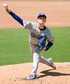 パドレス戦に先発し、6回を投げ4安打2失点で11勝目を挙げたドジャース・山本=サンディエゴ(共同)