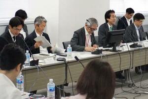 医療データの活用について議論する内閣府の検討会=3日午前、東京都千代田区