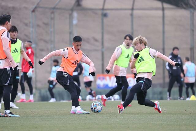 練習する選手たち=宮崎県都城市