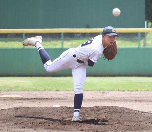 三条東－十日町　先発した十日町の丸山大梧投手＝新発田市五十公野