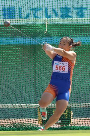 女子ハンマー投げで14位だった渡部愛生(開志国際)=福岡市