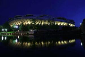「黄金色」にライトアップされたデンカビッグスワンスタジアム=7月26日、新潟市中央区清五郎