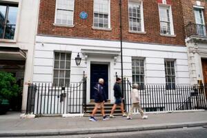 　ビートルズが最後に公の場で演奏した建物＝１０日、ロンドン（ＡＰ＝共同）