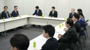 　国会内で開かれた超党派の「社会保障国民会議」の実務者会議＝６日午後