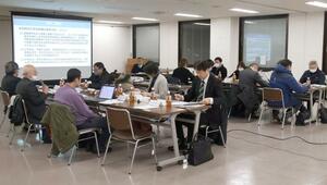 教育環境について議論した検討委員会の最終会合=1月30日、見附市役所