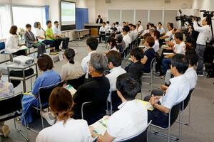 環境省が福島市で開いた除染土県外処分に向けたパネルディスカッション=18日午前