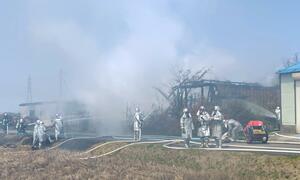 新発田市黒岩で発生した火災＝１４日、新発田市