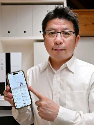 　好みに近いワインを科学的に導き出すアプリを開発したシニアソムリエの神谷豊明さん＝愛知県安城市