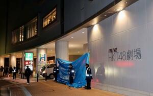 事件のあった商業施設付近=14日午後6時52分、福岡市中央区