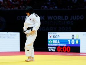 女子57キロ級2回戦で敗れた韓国の許海実=ブダペスト(共同)