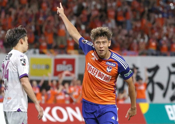 新潟－京都　後半２５分、ＦＷ谷口海斗が頭で決めて２－０＝ビッグスワン（写真映像部・佐藤将志）