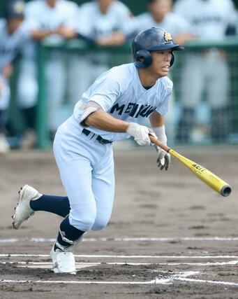 小千谷西－新潟明訓　１回新潟明訓無死三塁、山口仁栄が右前に適時打を放ち１－０＝新発田市五十公野