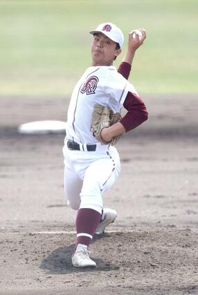柏崎－県央工　柏崎の先発飛田寛人＝２８日、長岡市悠久山球場