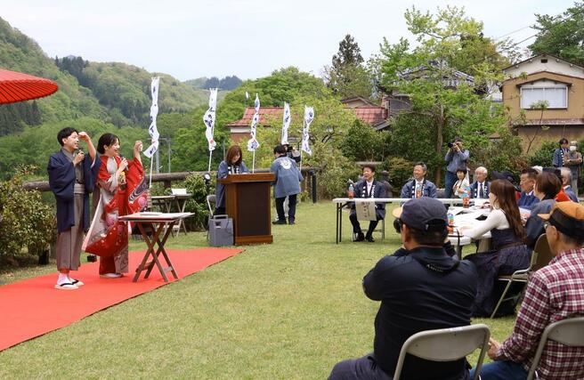 「第３４回つがわ狐の嫁入り行列」の花嫁花婿を決めた公開オーディション＝３日、阿賀町津川
