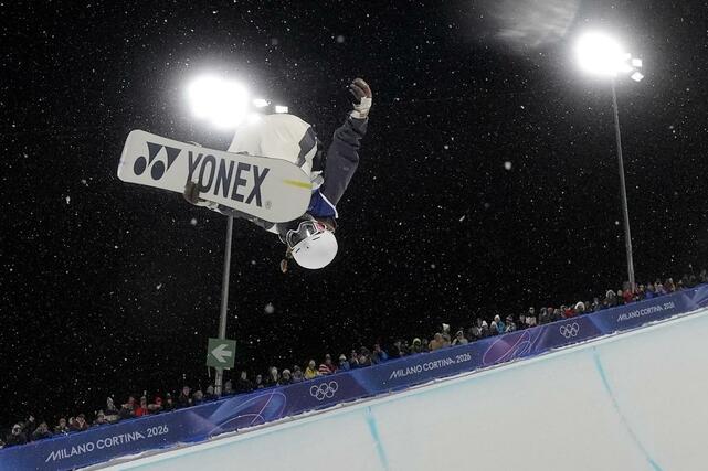 女子ハーフパイプ決勝　技を決める工藤璃星＝リビーニョ（共同）