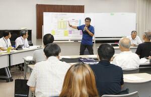 液状化対策を全額公費で行うよう求める声が住民から相次いだ、市との意見交換会=新潟市西区ときめき西4