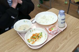 学校給食のイメージ