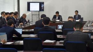 　大阪市役所で開かれた副首都推進本部会議＝８日午後