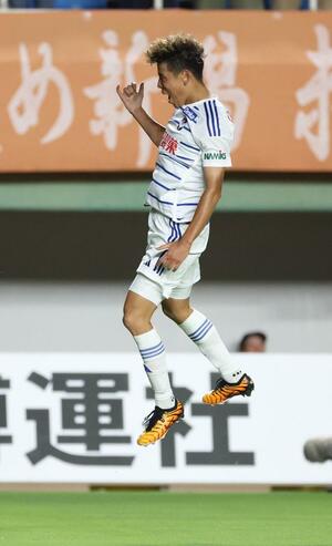 福岡-新潟 後半4分、MF谷口海斗が決め、1-0=ベススタ(写真映像部・永井隆司)