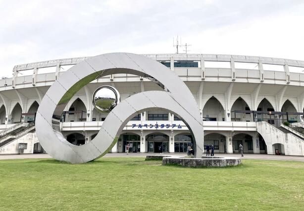 北信越高校野球大会の開会式が行われた富山市民球場