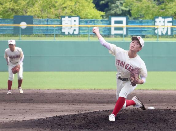 糸魚川－柏崎常総　４回投げ、無失点に抑えた糸魚川の比護謙信＝柏崎市佐藤池