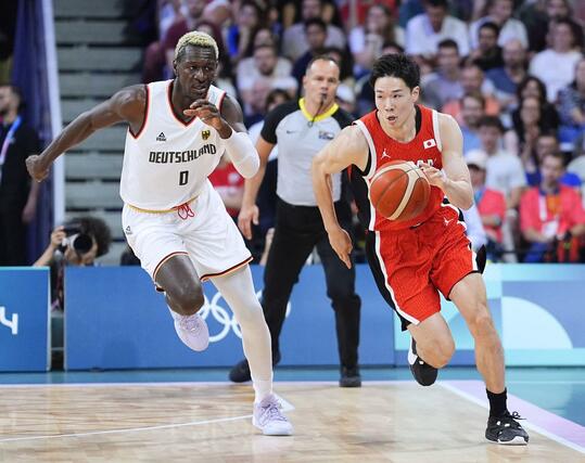 日本-ドイツ 第3クオーター、攻め込む馬場=リール(共同)