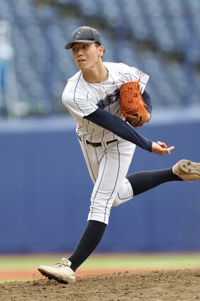 日本文理－新潟産大付　４回裏途中２番手で登板した新潟産大付の田中拓朗＝エコスタ