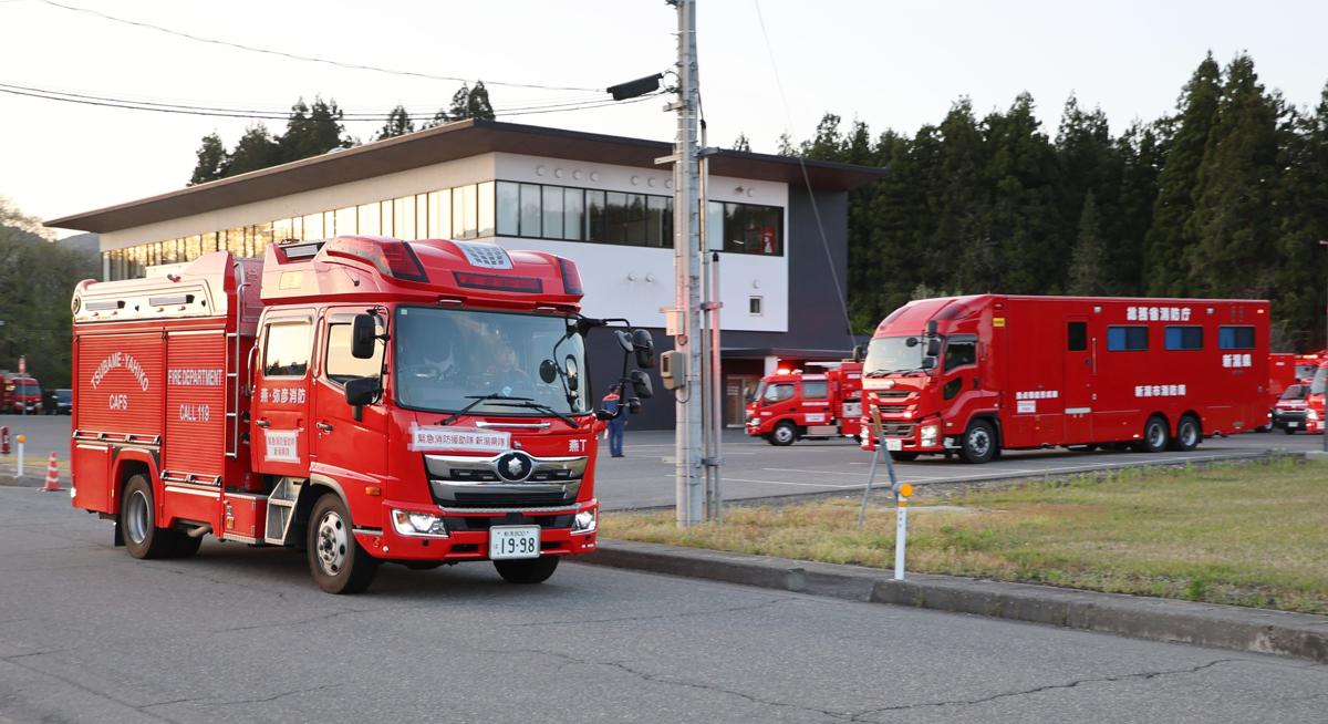 岩手県大槌町・山林火災］新潟県が消防防災ヘリを派遣、空中から消火